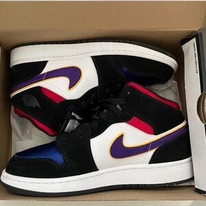 JORDAN 1 MID SE RIVALS